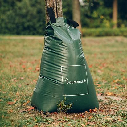 Tree watering bag for optimal watering of trees