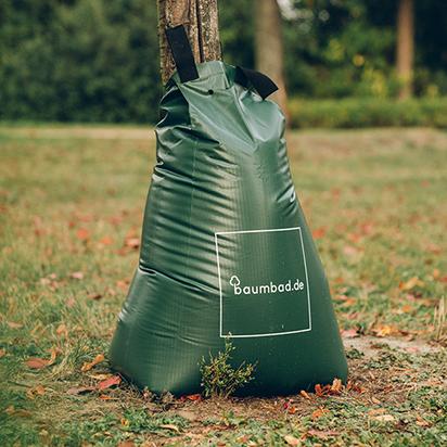 Bolsa de riego para árboles para un riego óptimo de los árboles.